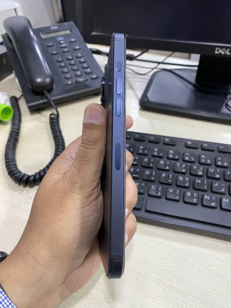 iPhone 15 Pro Max 4