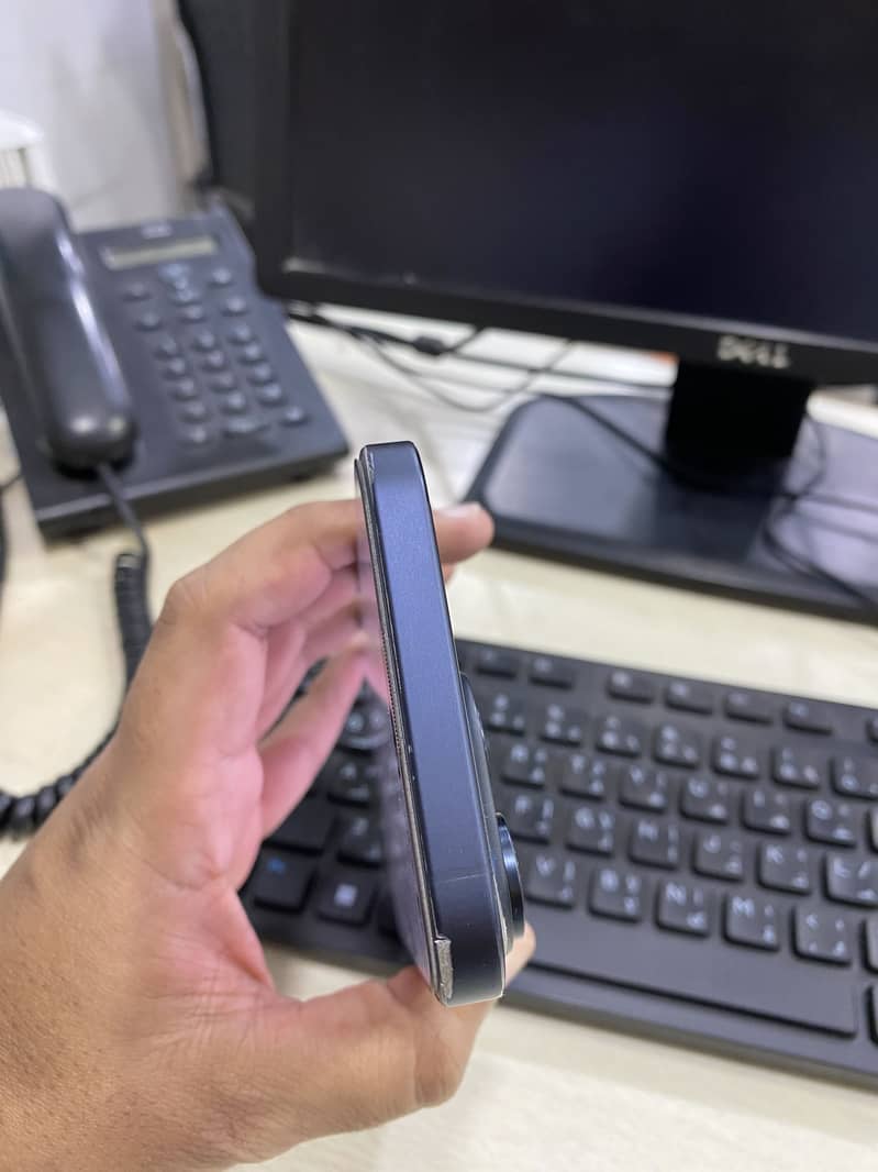 iPhone 15 Pro Max 6