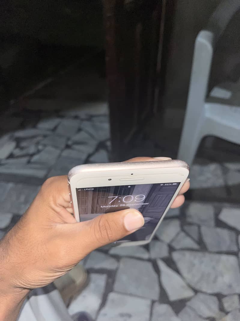 Apple iPhone 7 Plus 0