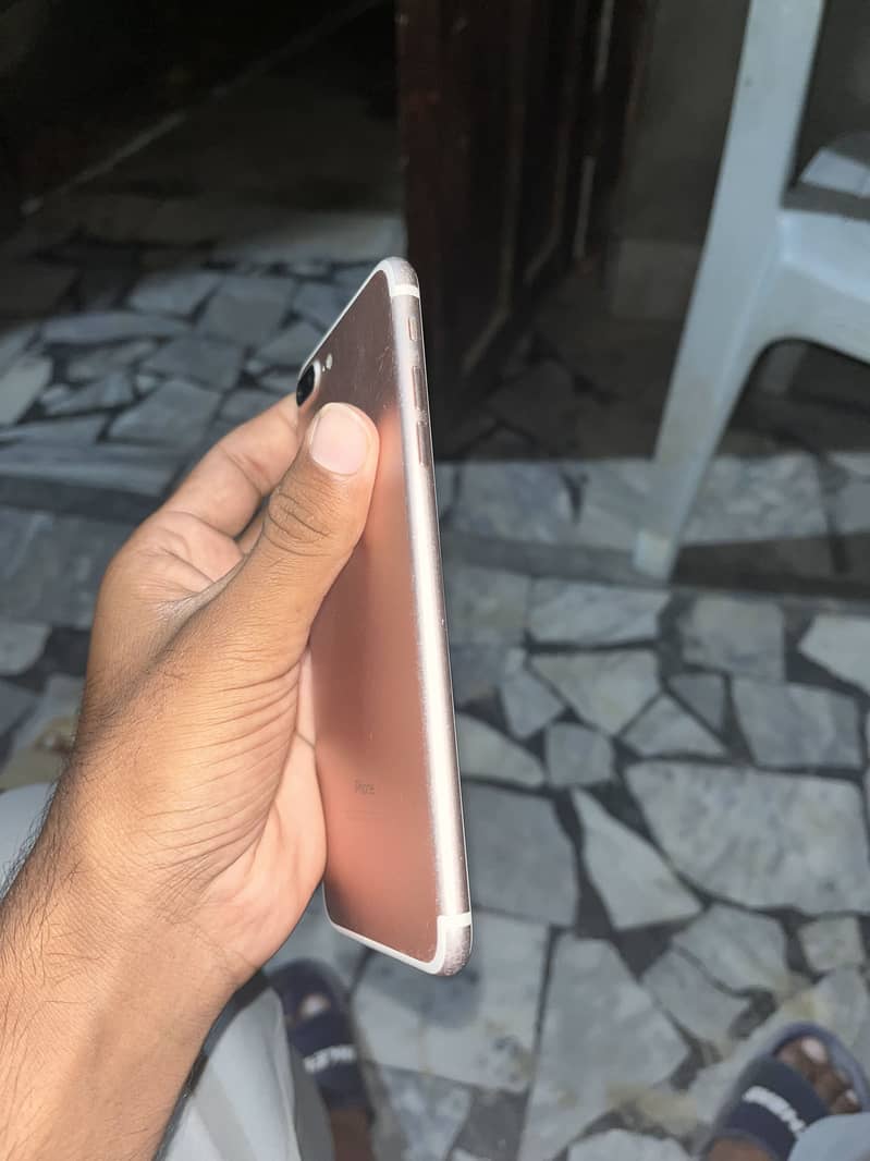 Apple iPhone 7 Plus 2