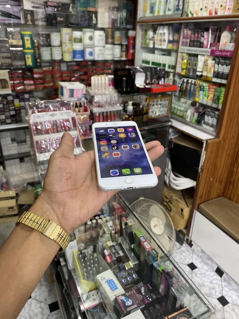 Apple iPhone 7 Plus 4