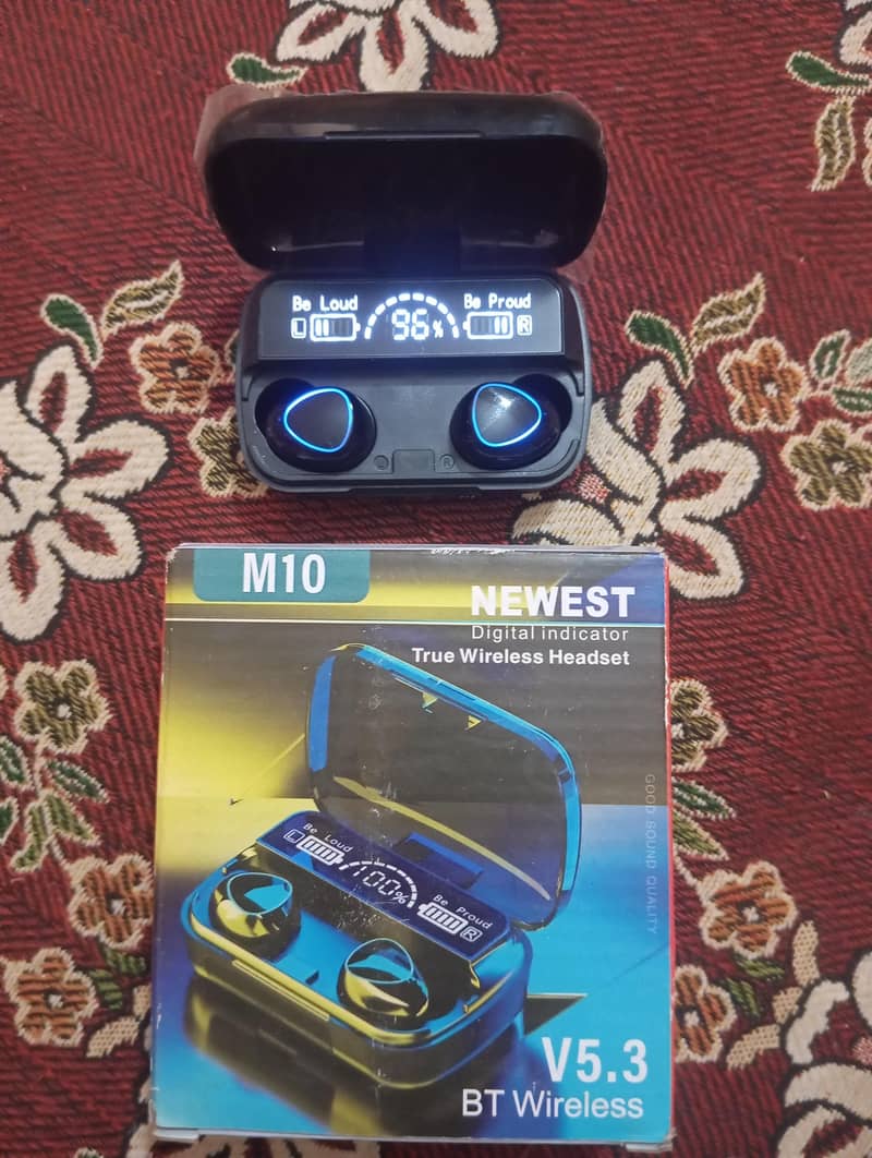 M10 earbuds 1