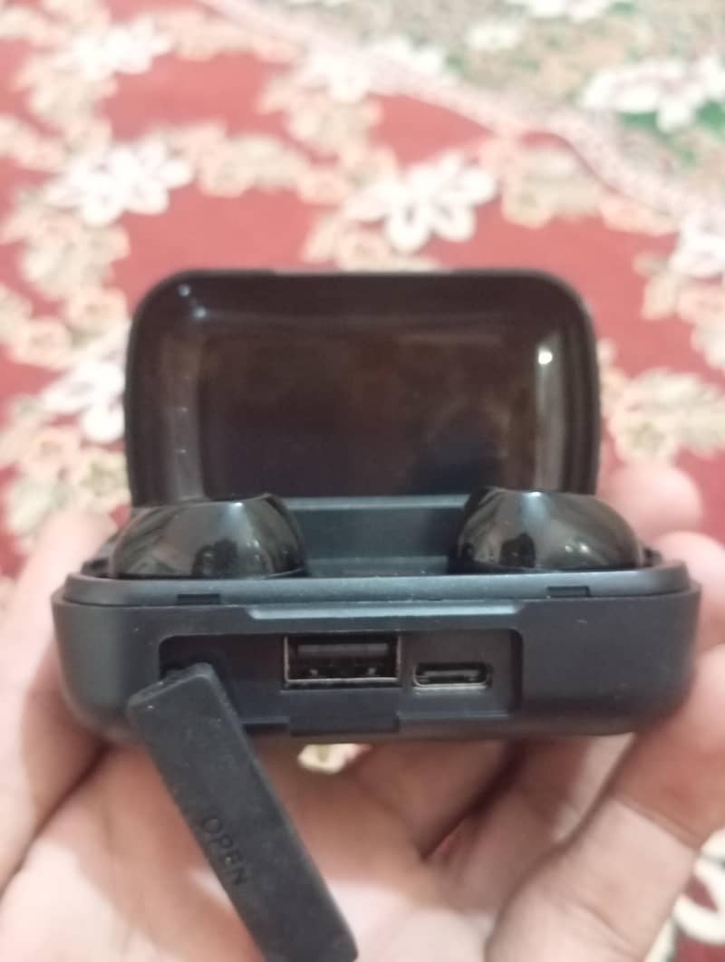 M10 earbuds 2