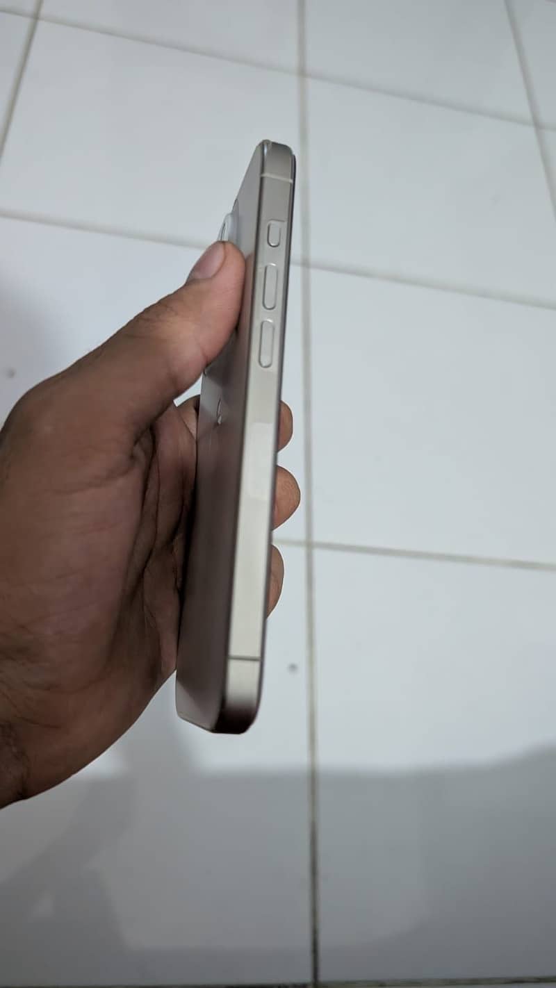 Apple iPhone 15 Pro 4