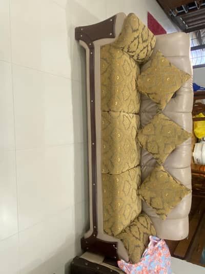 sofa set 7 seater in good condition for sale