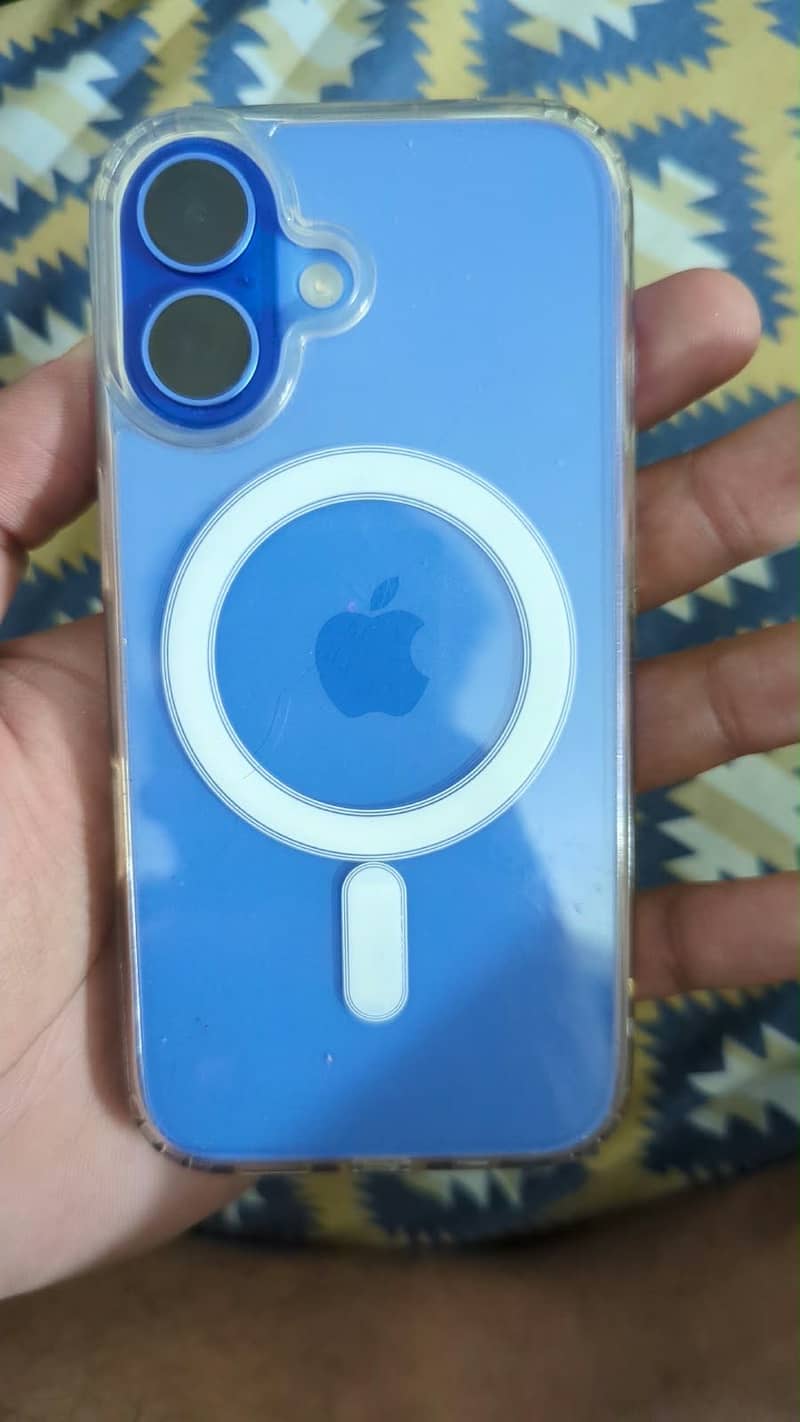 Apple iPhone 16 3