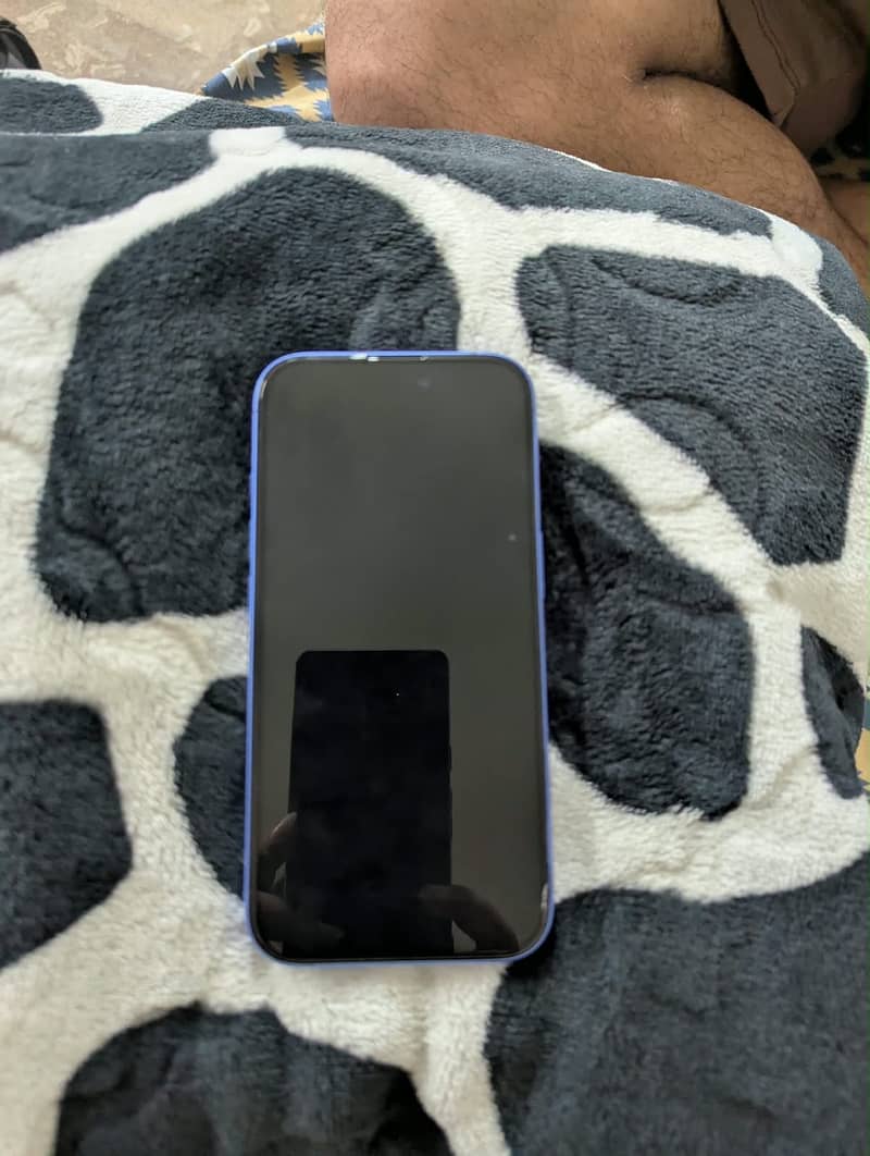 Apple iPhone 16 4