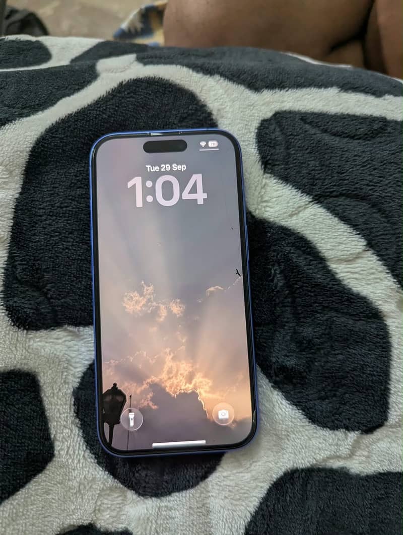 Apple iPhone 16 6