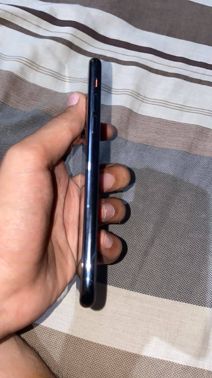 Apple iPhone X 5
