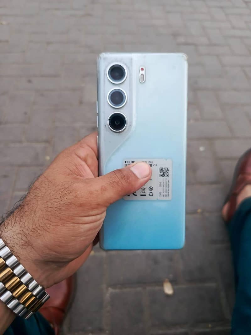 Tecno CAMON 40 Pro 1