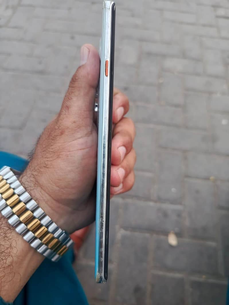 Tecno CAMON 40 Pro 4