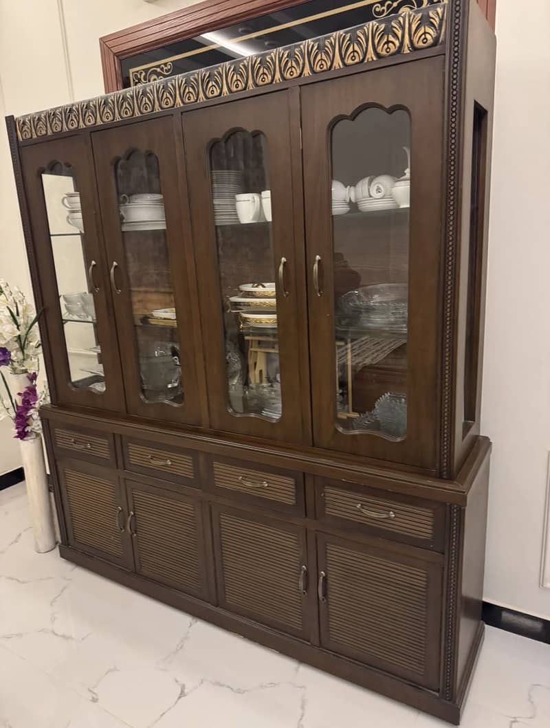 Showcase made with solid wood 0