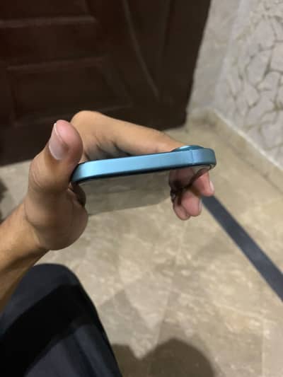 Apple iPhone 16