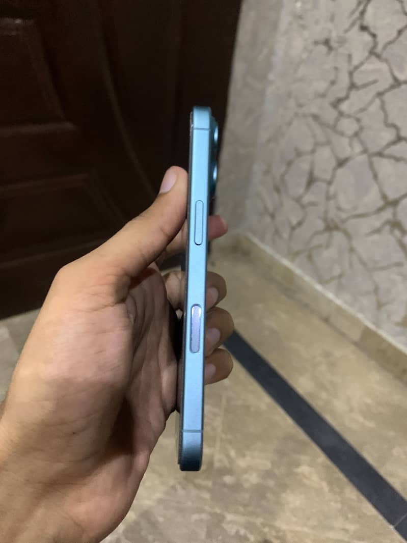 Apple iPhone 16 4
