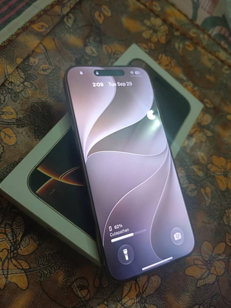 Apple iPhone 16 Pro Max 6