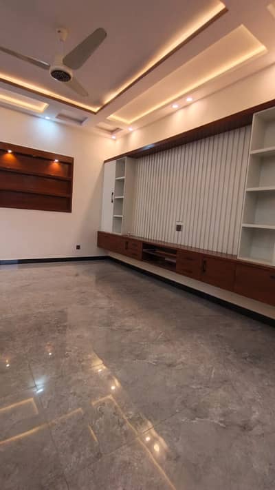 CBR TOWN PHASE 7M FULL HOUSE AVAILABLE FOR RENT