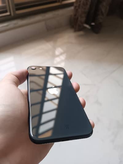 Apple iPhone SE