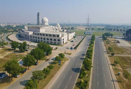 1 Kanal Most Luxurious LOCATION PLOT FOR SALE IN LAKE CITY