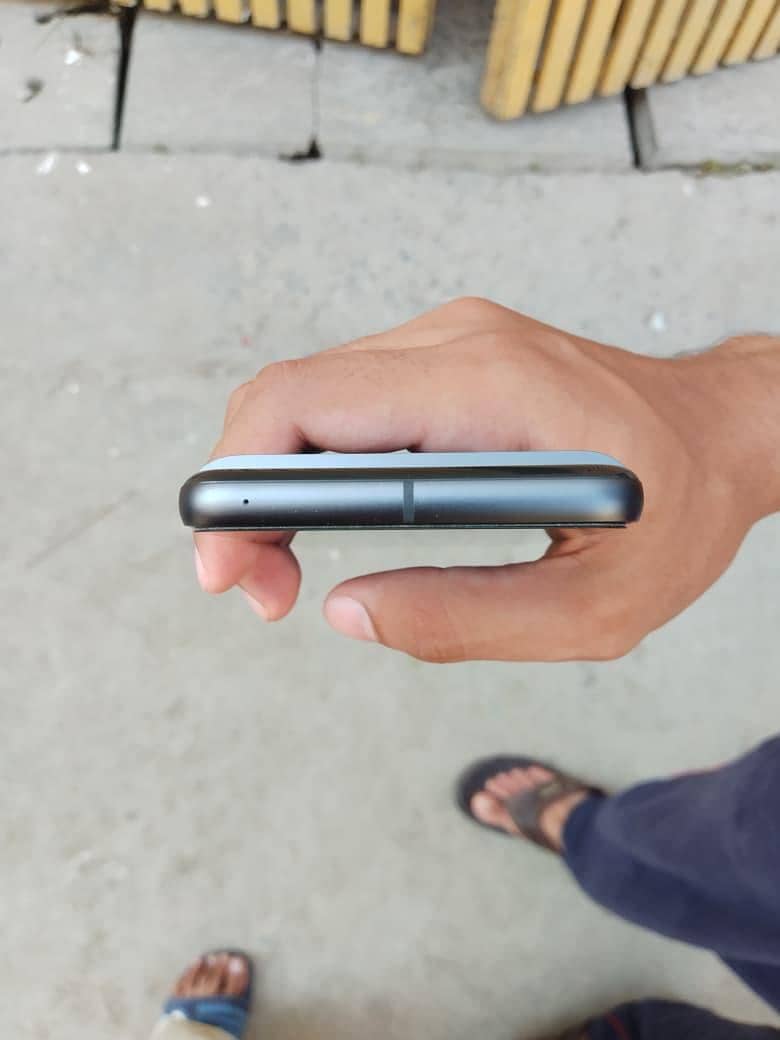 Google Pixel 8 4