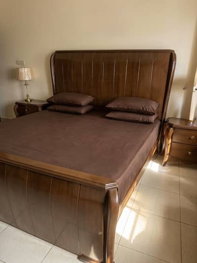 Bed set with side table and dressing table