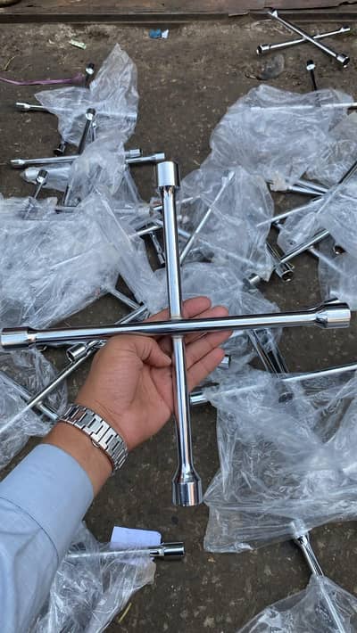 4-Way Cross Spanner 17 19 21 23mm 03705933511