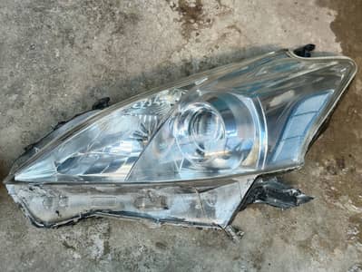 Toyota Prius alpha 2014 headlights
