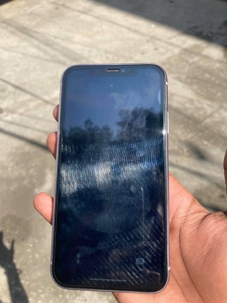 Apple iPhone 11 3