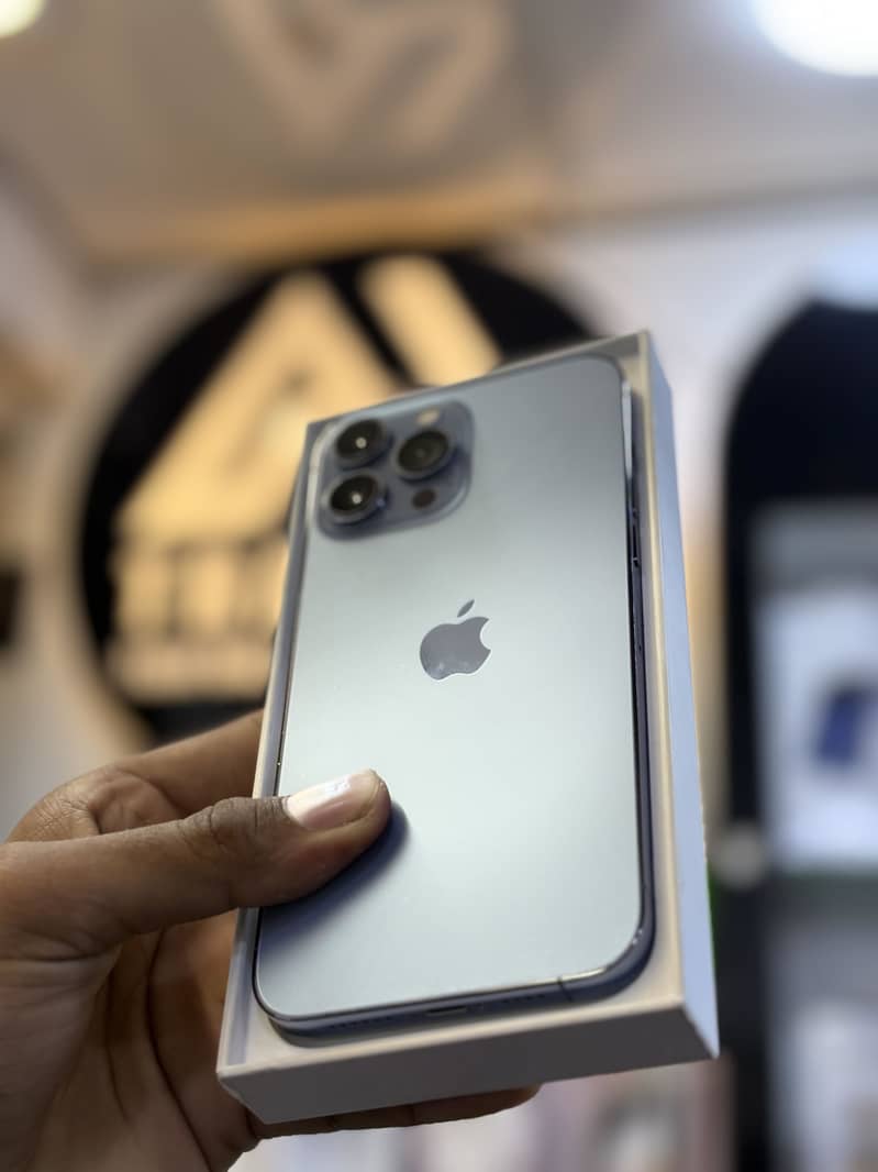 Apple iPhone 13 Pro Max 2