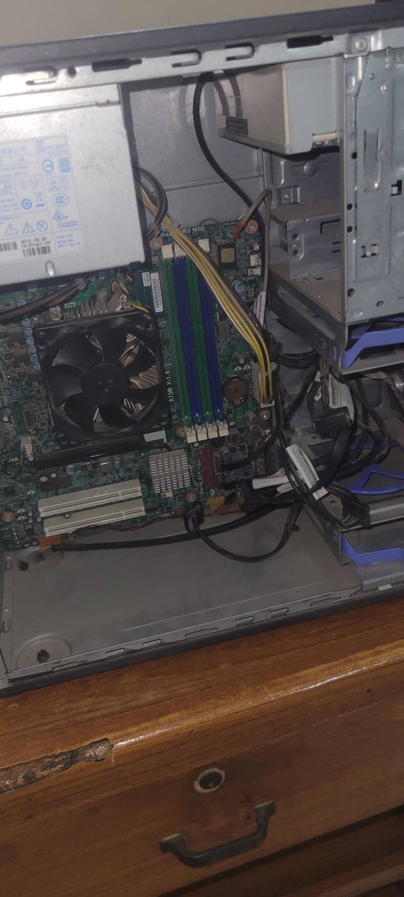 CA0689 THINKCENTRE TOWER 1