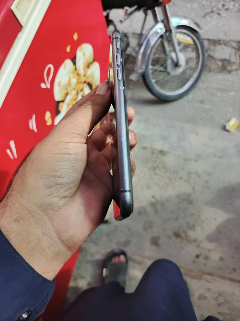 Apple iPhone 11 2
