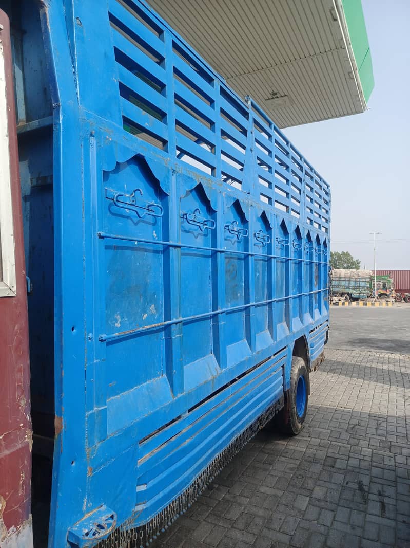 مرسڈیز ٹرک  3500 فروخت کے لیے 2