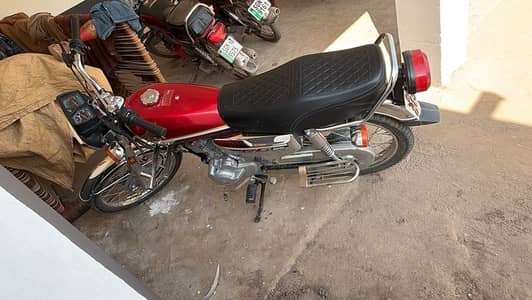 125 self start 10/9 condition vip bike same like new