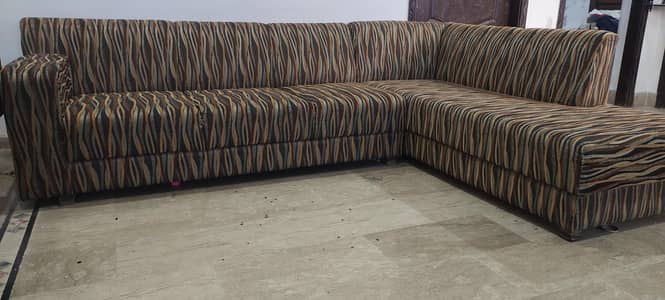 6 seater L shaped and table