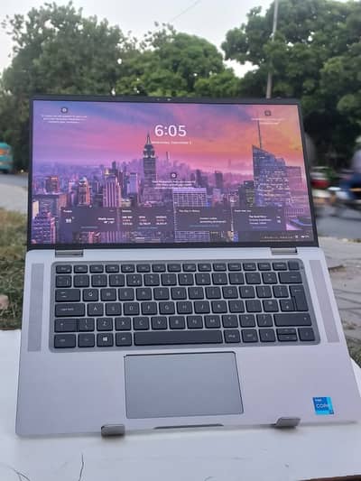Dell Latitude 9520 core i7 11th gen 15.6 inch Borderless Premium