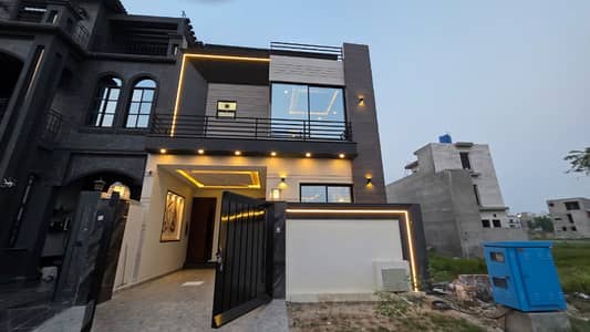 Modern 5 Marla Home in Prime Lake City Location Near To Park Near To Lake City Mall