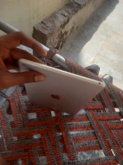 apple ipad air 2 64gb pubg ka liya best ha baki kisi kisam ka kio issh