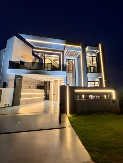 CORNER CATEGORY HOUSE AVAILABLE FOR SALE FACING GREEN BELT IN DHA PH4