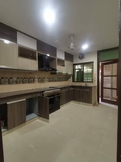 10 Marla 3 Bed Apartment Available For Rent