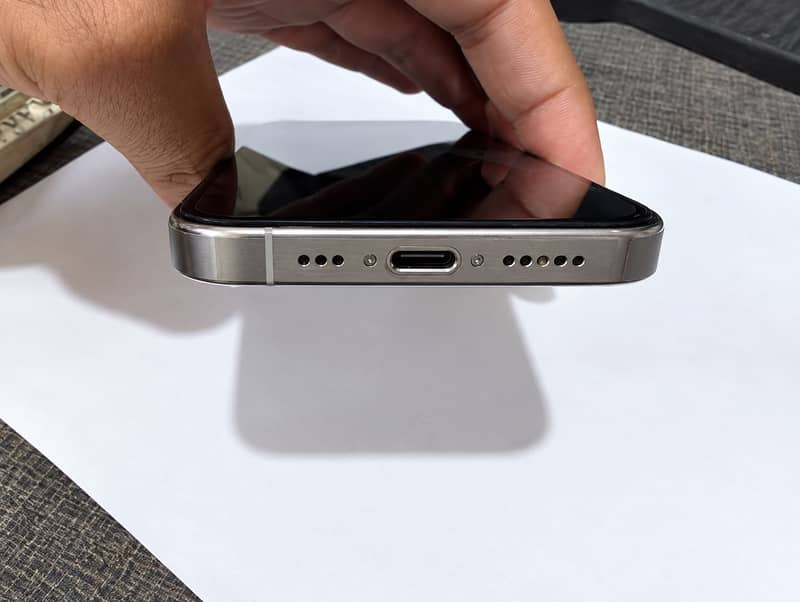 Apple iPhone 15 Pro 2