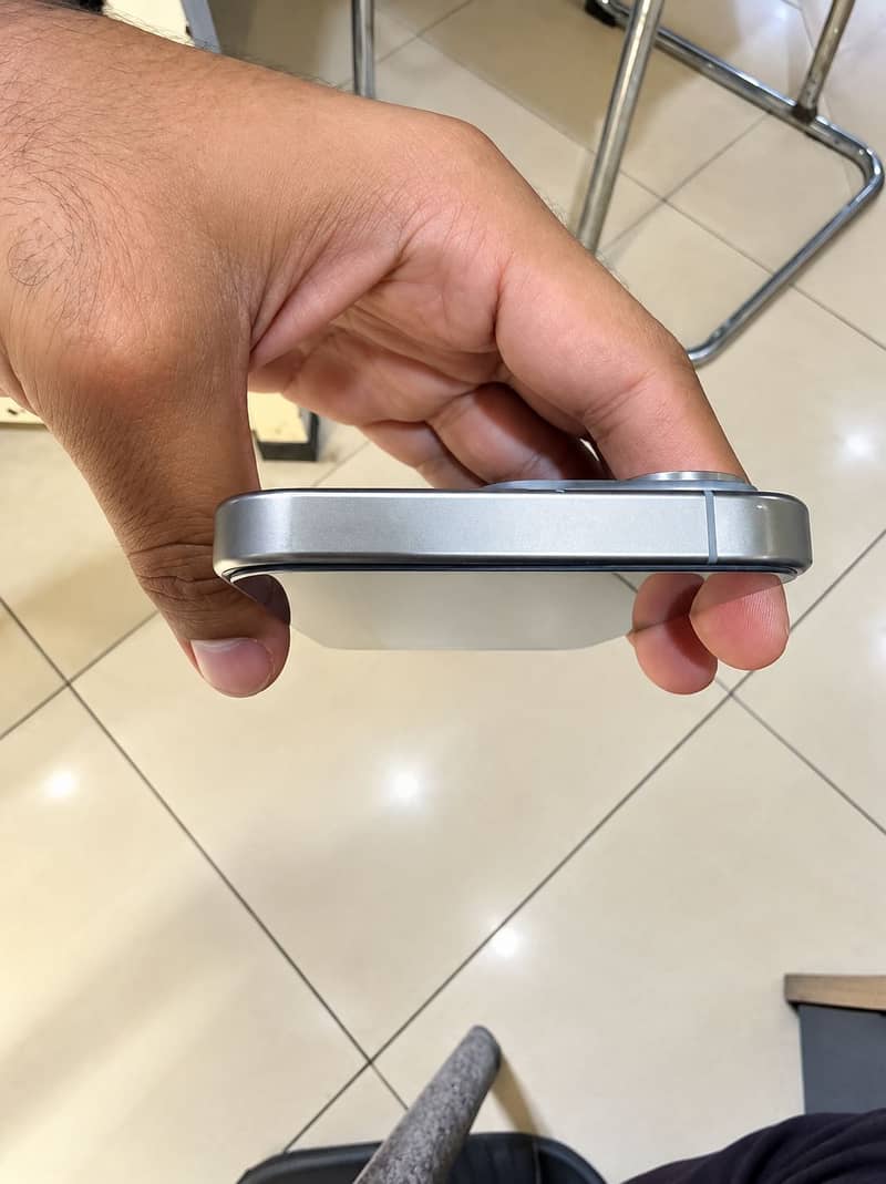 Apple iPhone 15 Pro 4