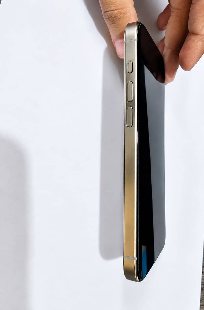 Apple iPhone 15 Pro 6