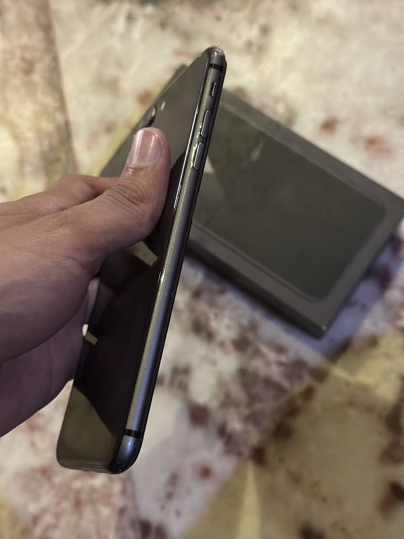 Apple iPhone 8 Plus 1