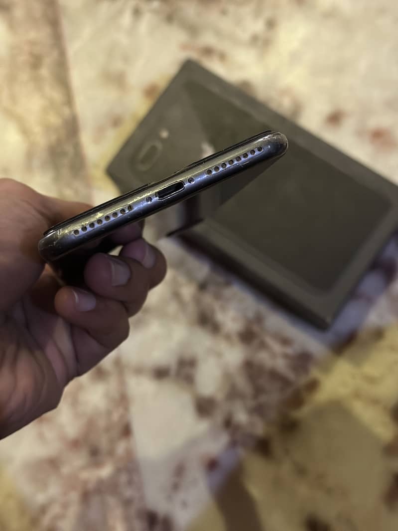 Apple iPhone 8 Plus 3