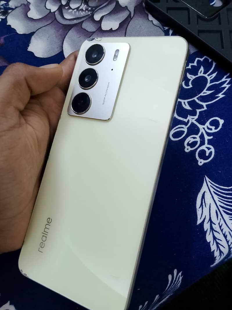 Realme C75 1