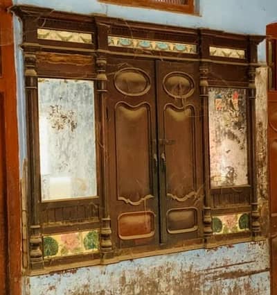 Antique Sagwan wall cupboard with front mirror and antique finishing