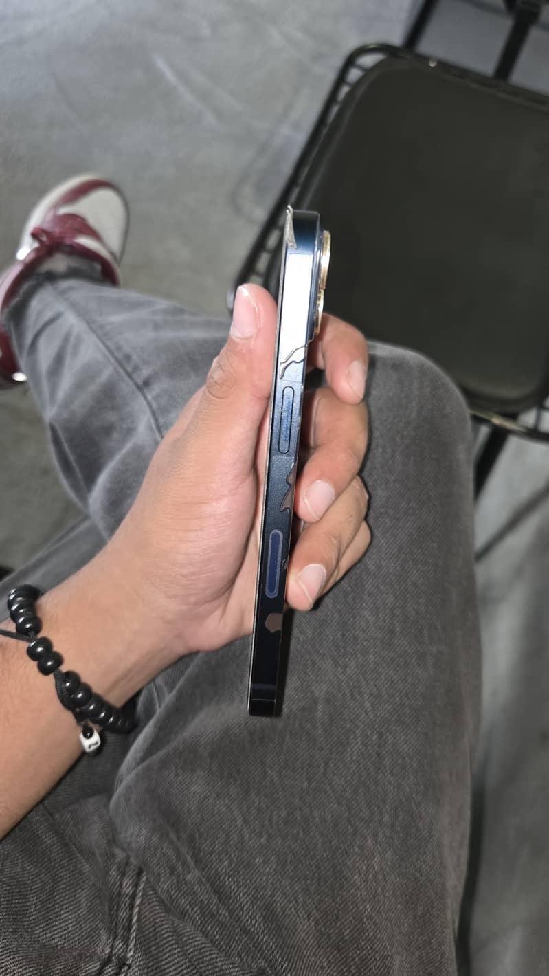 Apple iPhone 13 5