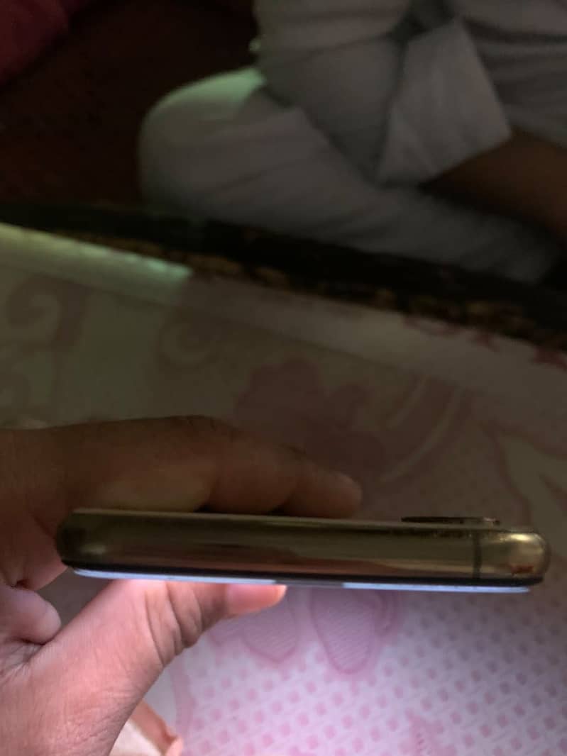 Apple iPhone X 4
