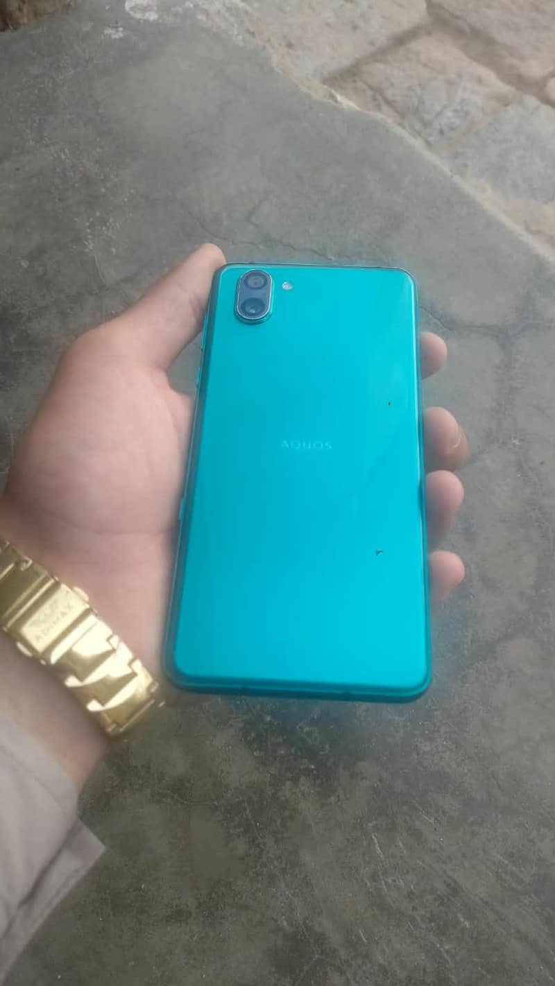 Sharp Aquos R3 0