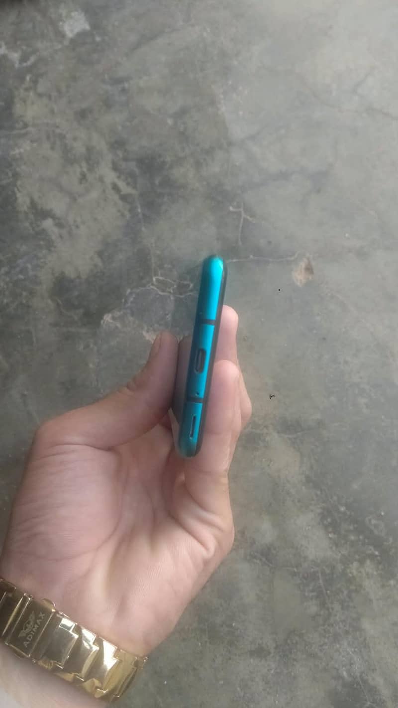 Sharp Aquos R3 3