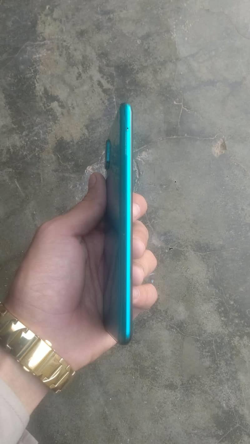 Sharp Aquos R3 4